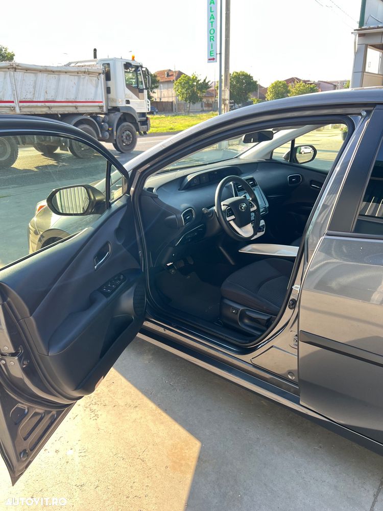 Toyota Prius 1.8 Dual VVT-i Sol - 9