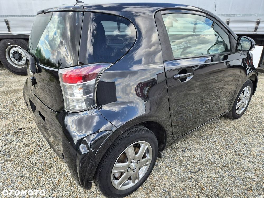 Toyota iQ - 3
