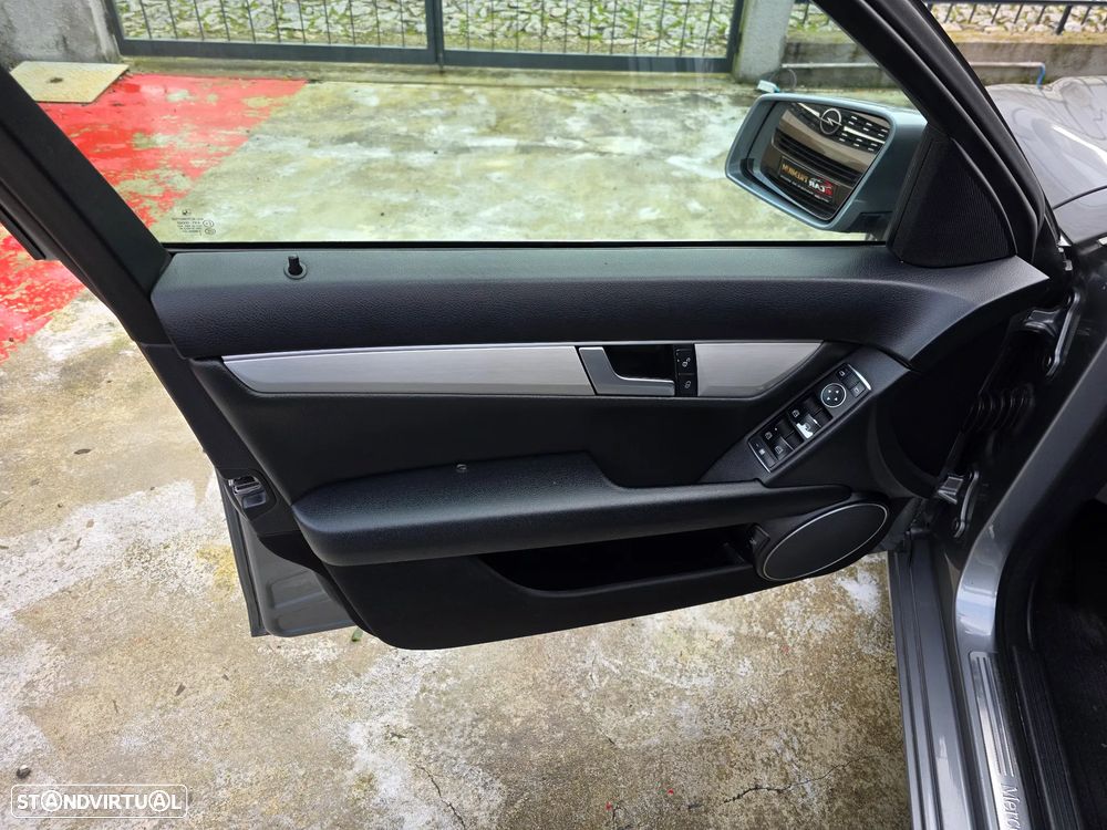 Mercedes-Benz C 220 - 11
