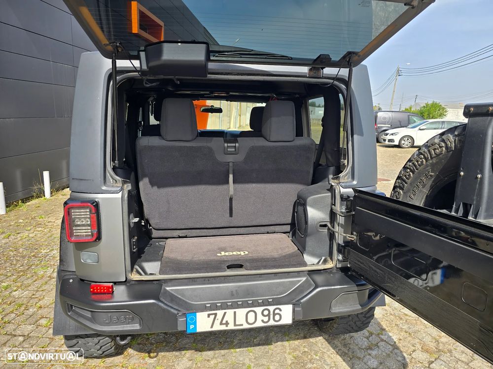 Jeep Wrangler - 10