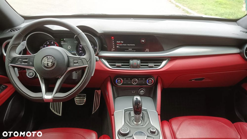 Alfa Romeo Stelvio 2.0 Turbo 16V AT8-Q4 Ti - 21