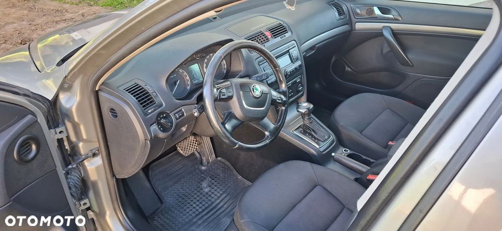 Skoda Octavia 1.9 TDI Ambiente DSG - 8