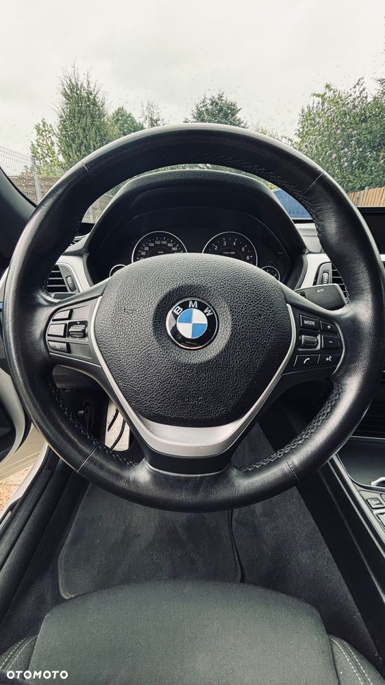 BMW Seria 3 330i xDrive - 16