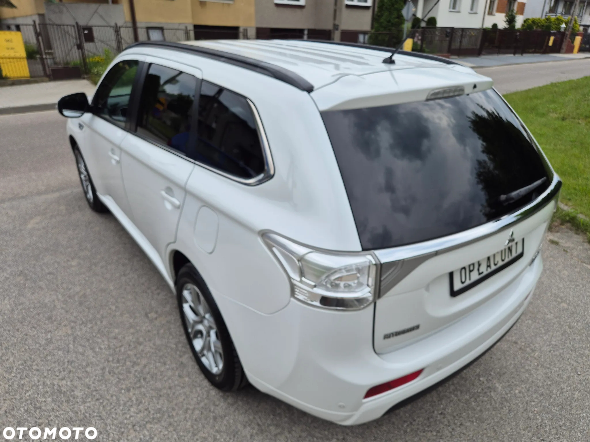 Mitsubishi Outlander 2.0 4WD Plug-In Hybrid - 16