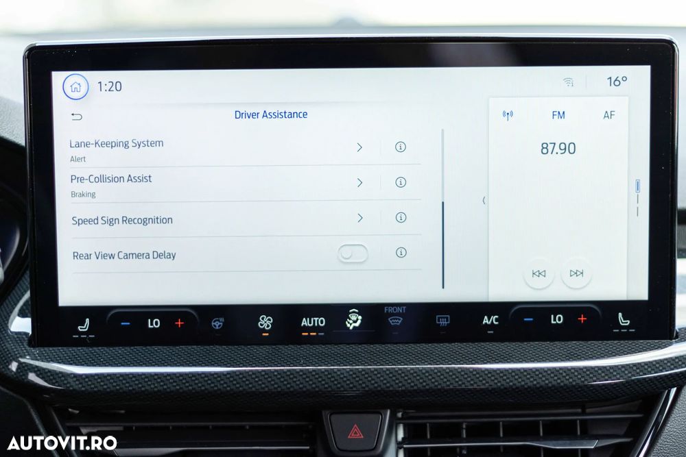 Ford Focus 1.0 EcoBoost 6MT MHEV ST-Line X - 39