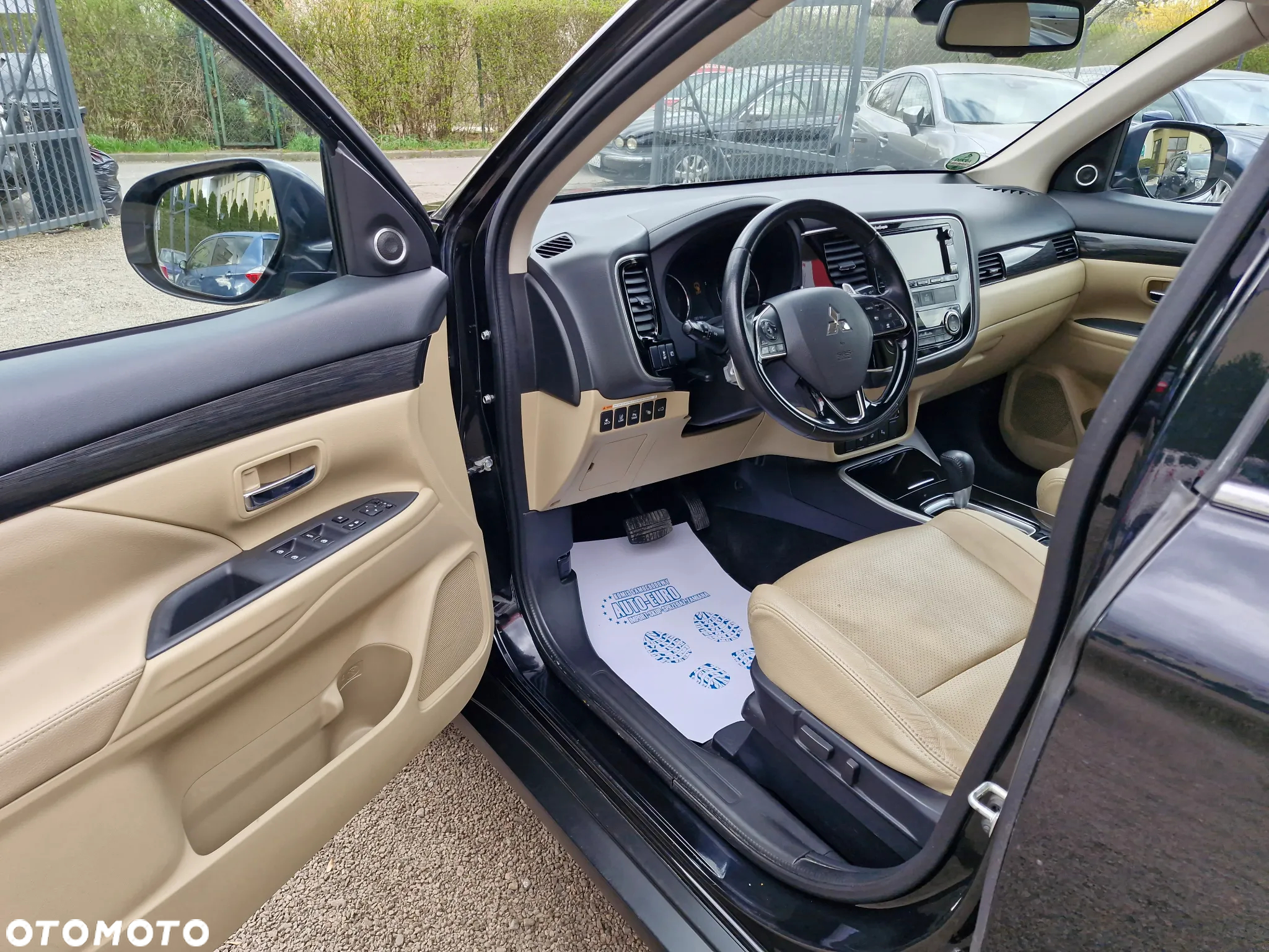 Mitsubishi Outlander - 10