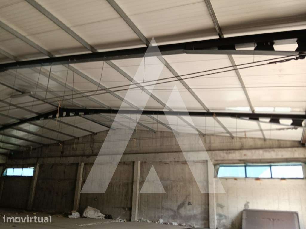 Unidade industrial para arrendamento! Ótima Localização! - Grande imagem: 2/25