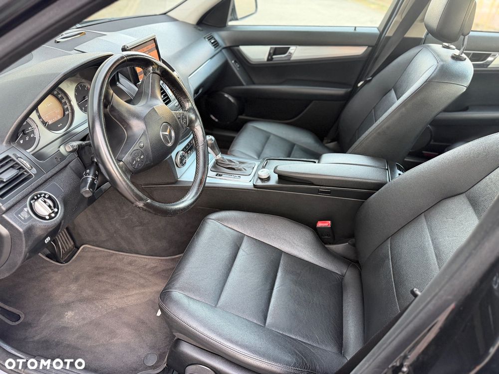 Mercedes-Benz Klasa C 220 CDI DPF Automatik Avantgarde - 36