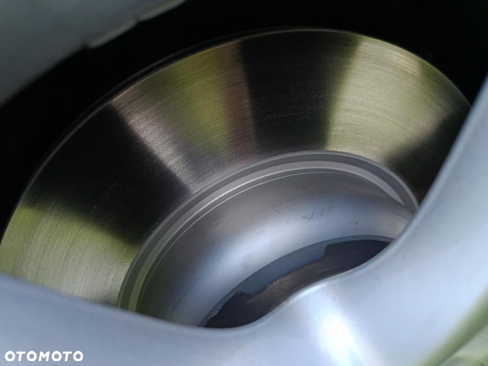 BMW Seria 5 518d - 22