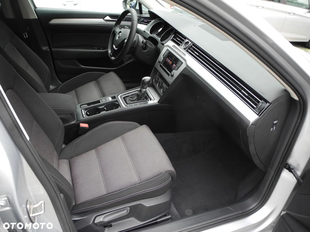 Volkswagen Passat - 17