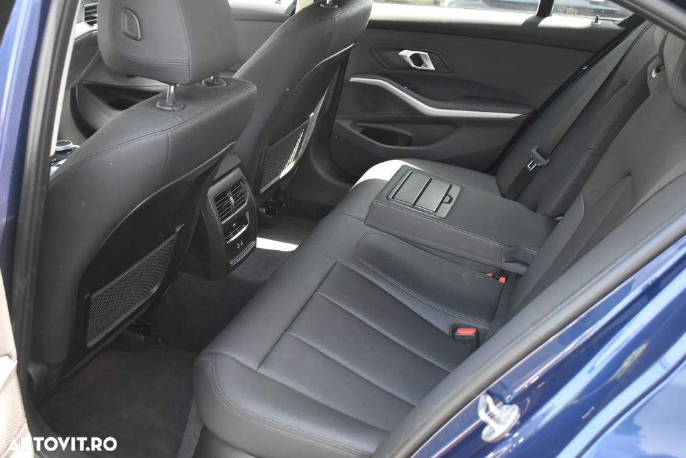BMW Seria 3 330e Aut. - 18
