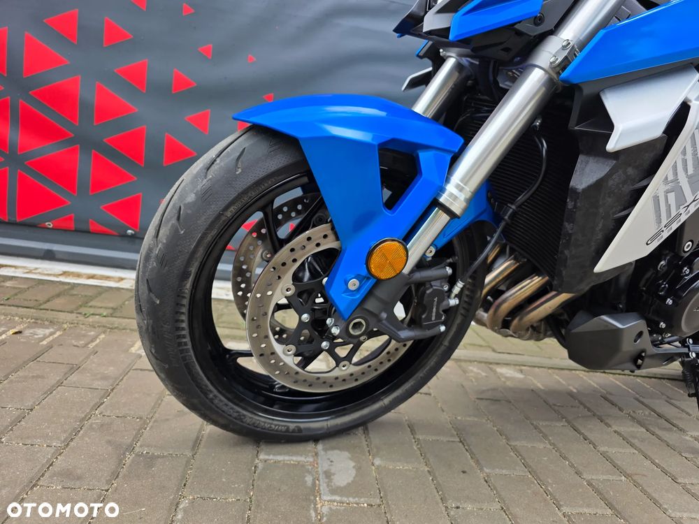 Suzuki GSX - 14