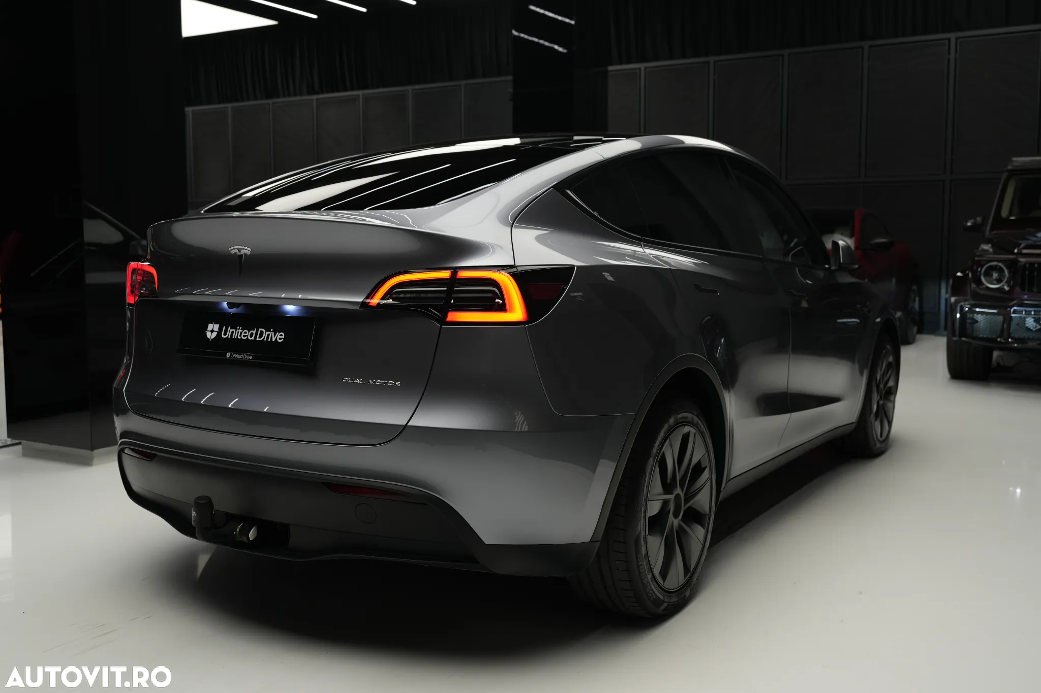 Tesla Model Y AWD Long Range - 29