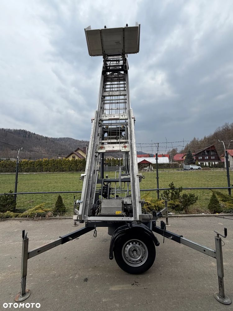 Paus Easy 18 WH-M Drabina Winda Dekarska mobilna aluminiowa TRANSPORTER DEKARSKO-BUDOWLANY w pełni Hydrauliczny 18 metrów. Obrotowy do okoła. 2018rok. Jak Nówka z salonu. praktycznie zerowy przebieg! Serwisy w Dekra do Końca. Sprowadzona z Komuny Norweskiej. Wielka Okazja. Sterowanie Hydrauliczne. Nowy model wózek jeździ od dołu dodatkowe ramię. Pojazd przyczepa lekka - 40