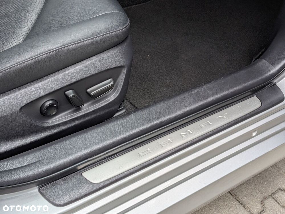 Toyota Camry 2.5 Hybrid Executive CVT - 36