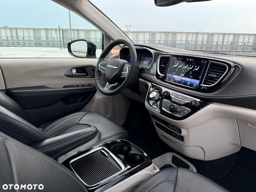 Chrysler Pacifica - 15