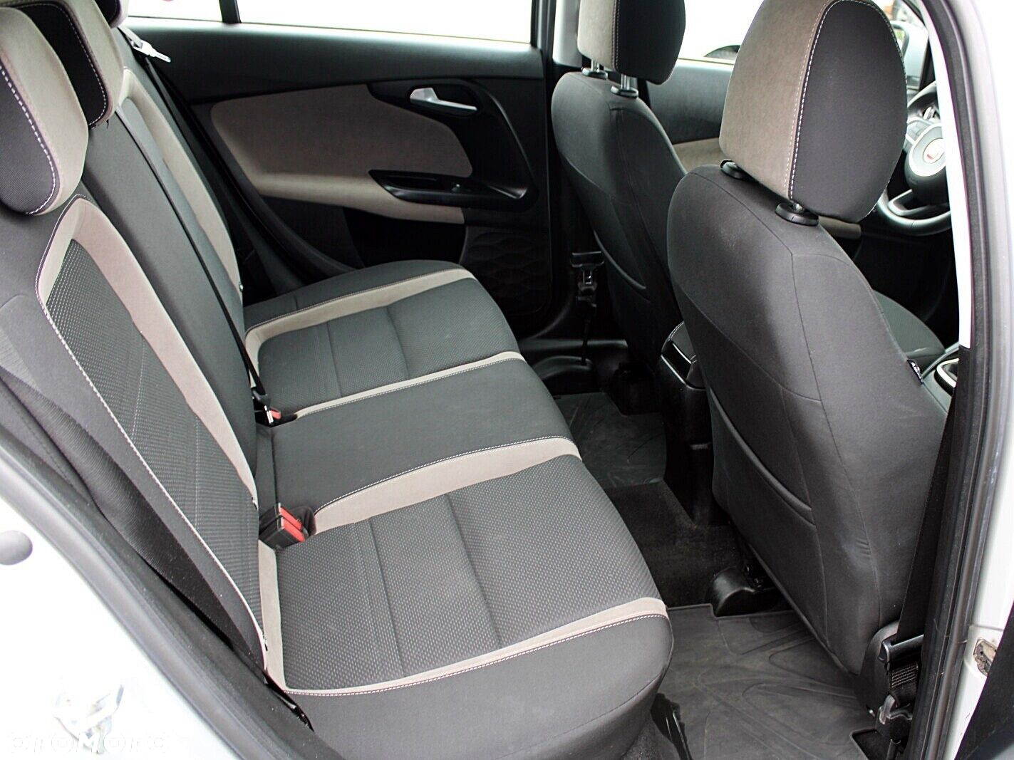 Fiat Tipo 1.4 T-Jet 16v Lounge EU6d - 15