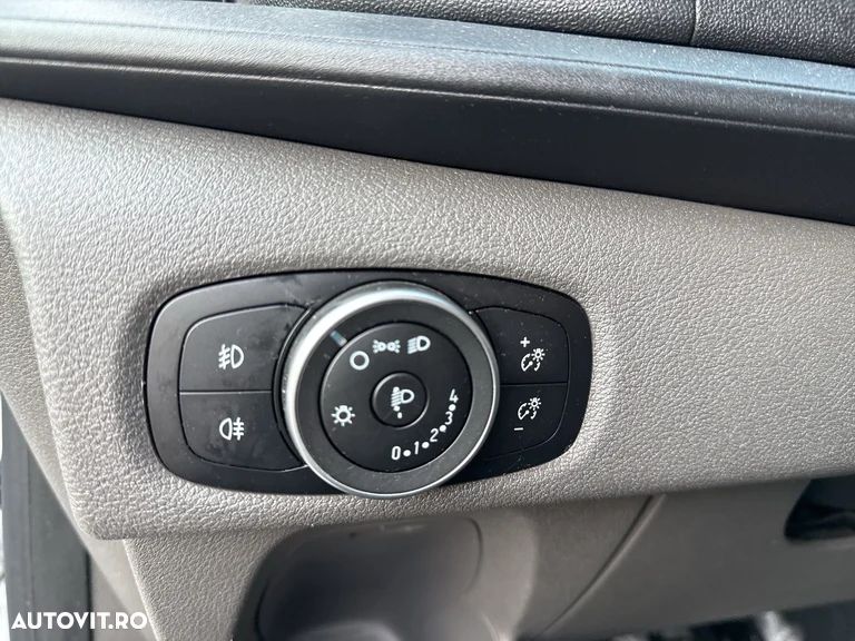 Ford Tourneo Custom - 24
