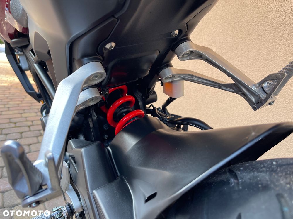 Honda CB - 12