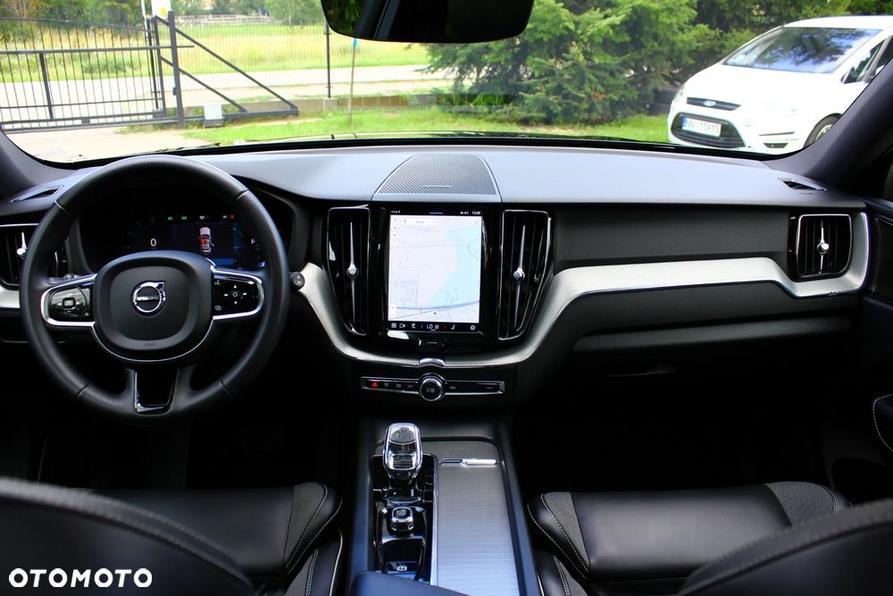 Volvo XC 60 B4 D AWD Plus Dark - 38