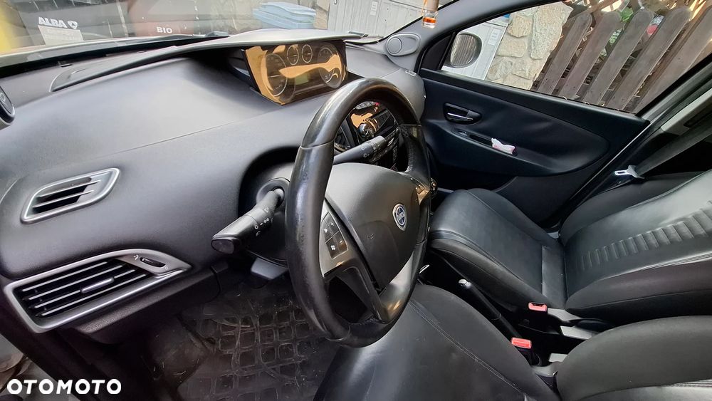 Lancia Ypsilon 0.9 Platinum S&S - 15