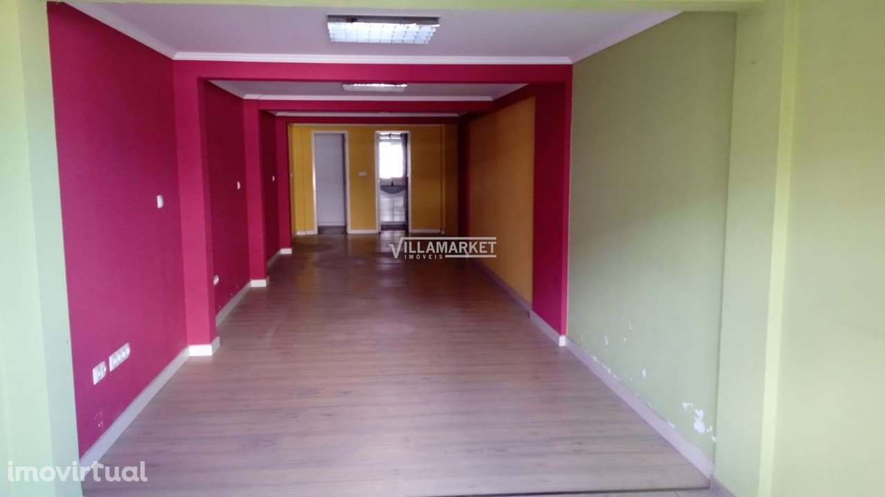 Loja com 46 m2 transformada em T3 situada em Vale dos Milhaços - Corro - Grande imagem: 2/5