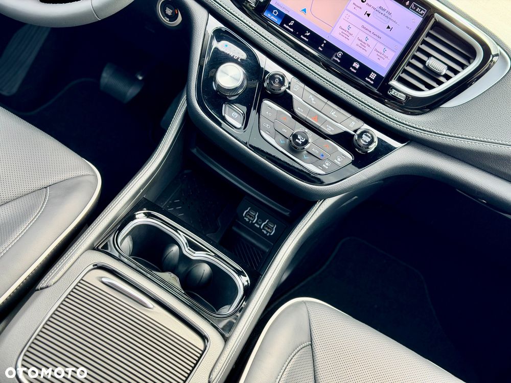 Chrysler Pacifica - 29