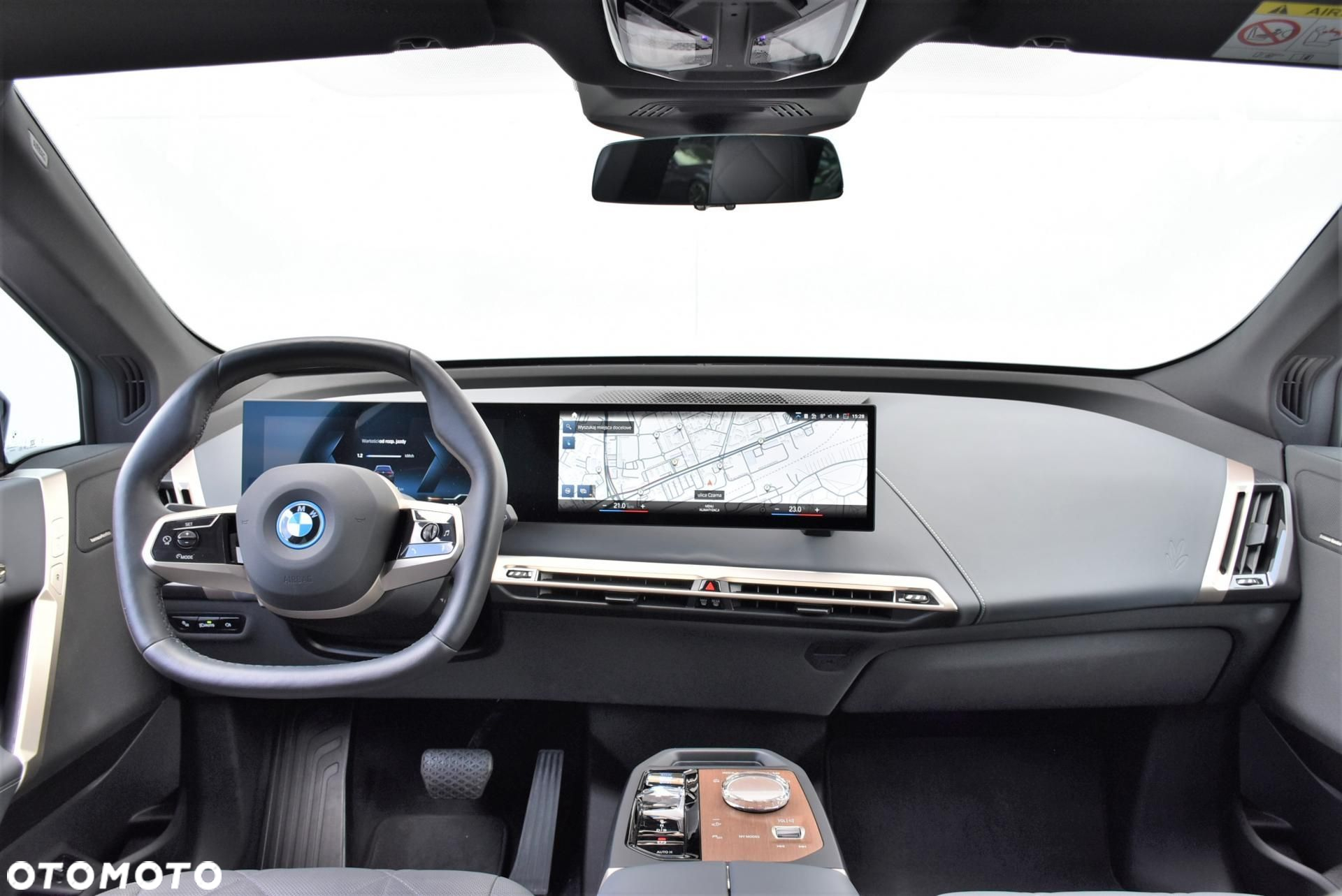 BMW iX - 9
