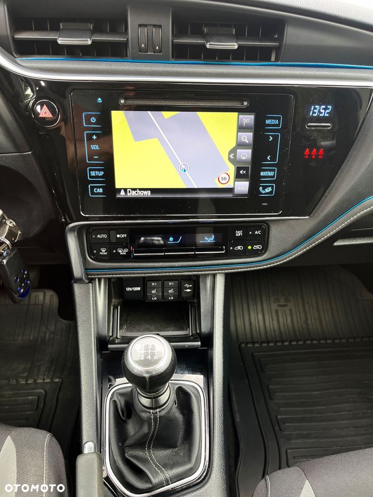 Toyota Auris 1.6 Premium - 6