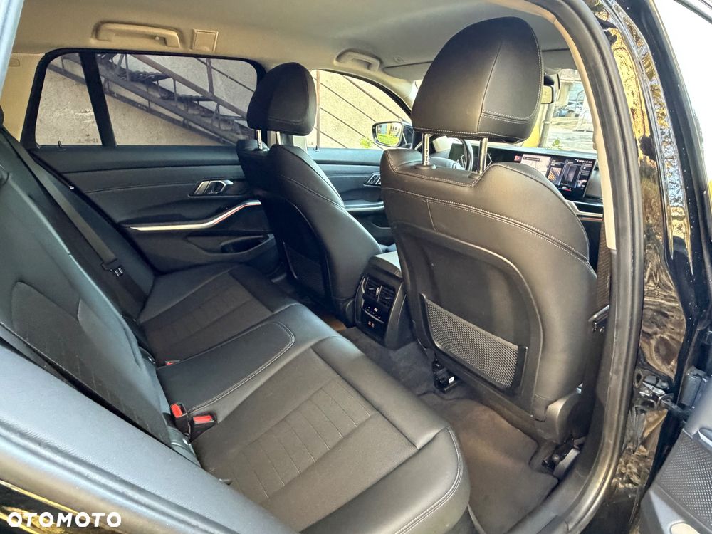 BMW Seria 3 330e xDrive Sport Line sport - 40