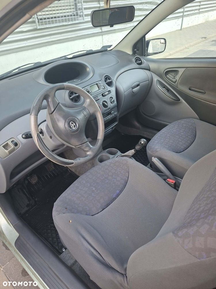 Toyota Yaris - 4