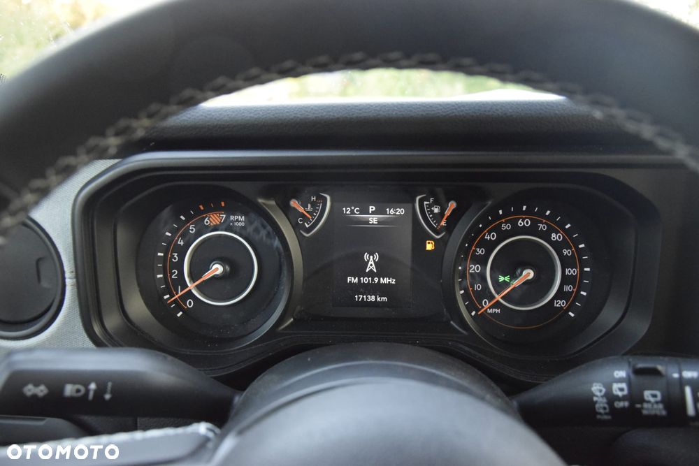 Jeep Wrangler - 12