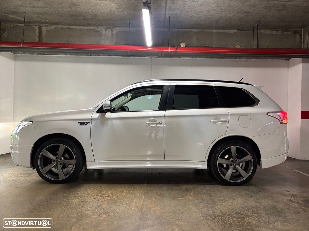 Mitsubishi Outlander - 2