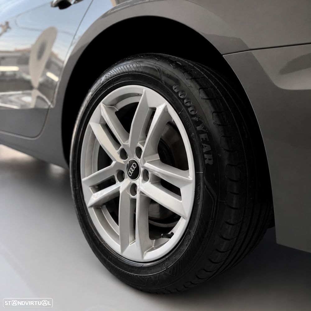 Audi A4 Avant 30 TDI Advanced S tronic - 4