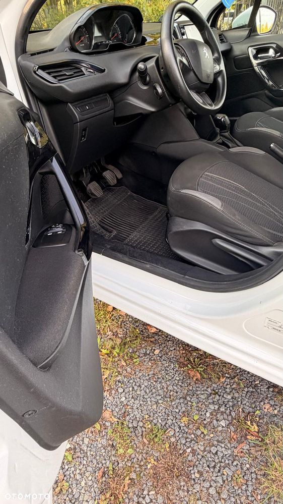 Peugeot 208 - 3