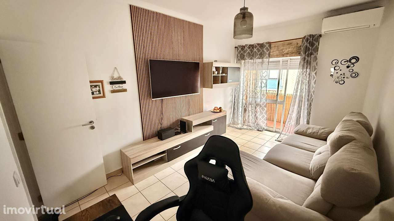 Apartamento T2 espaçoso com 2 varandas, próximo de tudo! - Grande imagem: 3/14