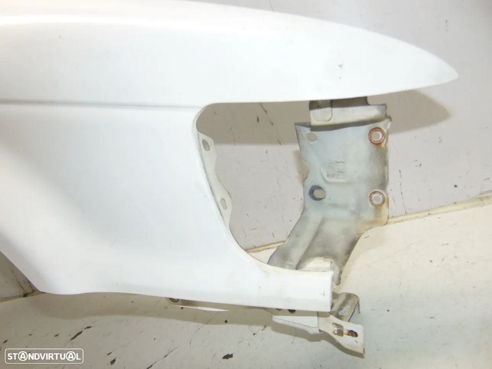 Mitsubishi Space Runner guarda lamas - 3