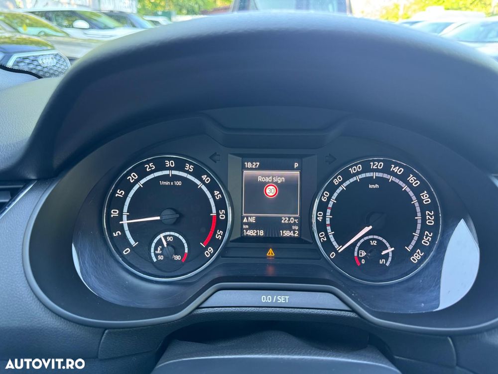 Skoda Octavia 2.0 TDI DSG RS - 11