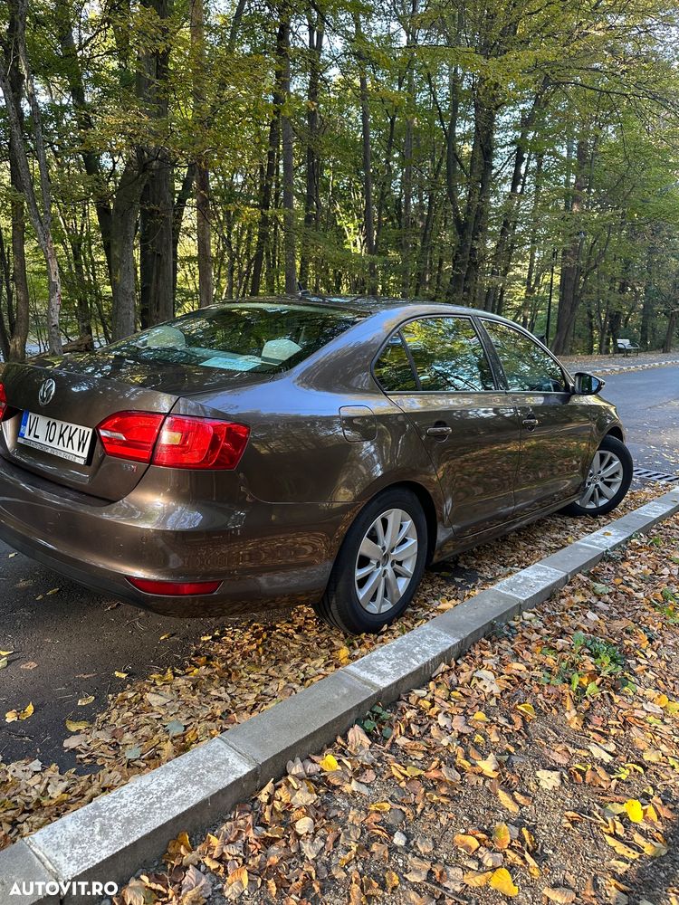 Volkswagen Jetta - 3