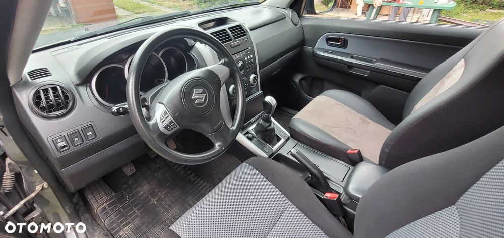Suzuki Grand Vitara 1.6 De luxe - 4