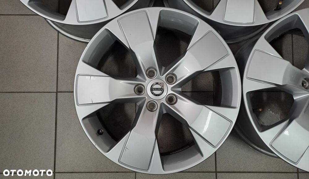 Felgi Aluminiowe 18 Volvo XC 40 5x108 ET 50.5 - 2