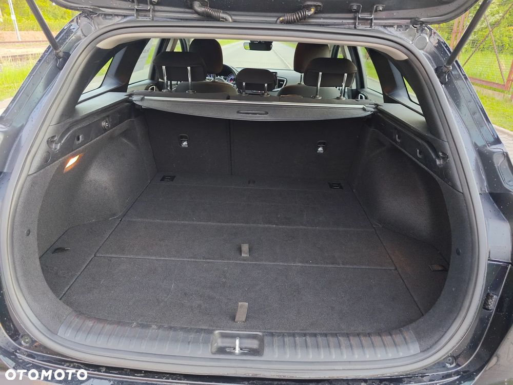 Kia Ceed 1.6 CRDi (48V Mild-Hybrid) Spirit - 12