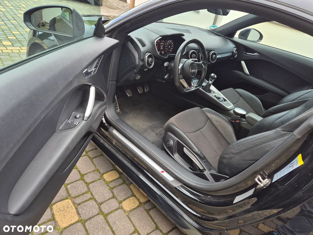 Audi TT S Coupé - 10