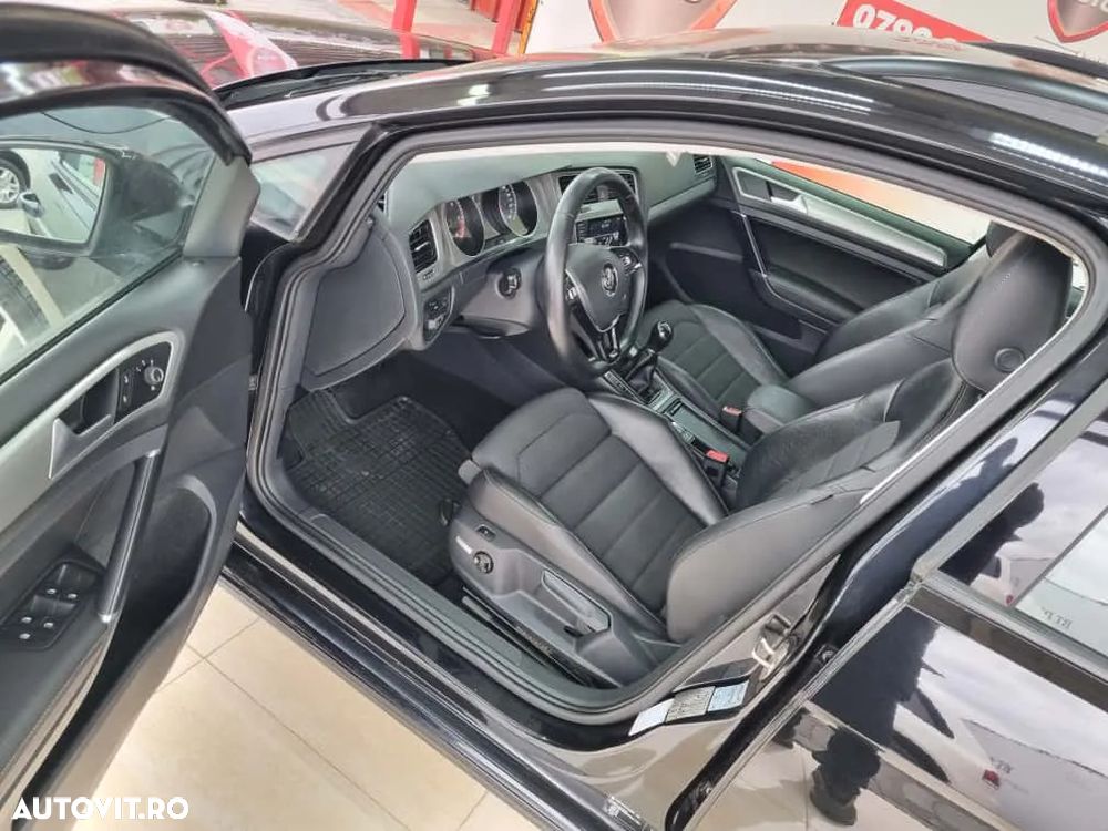 Volkswagen Golf - 22