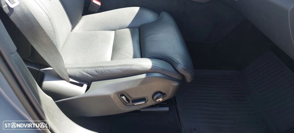 Volvo XC 60 2.0 T6 PHEV Plus Dark AWD - 26