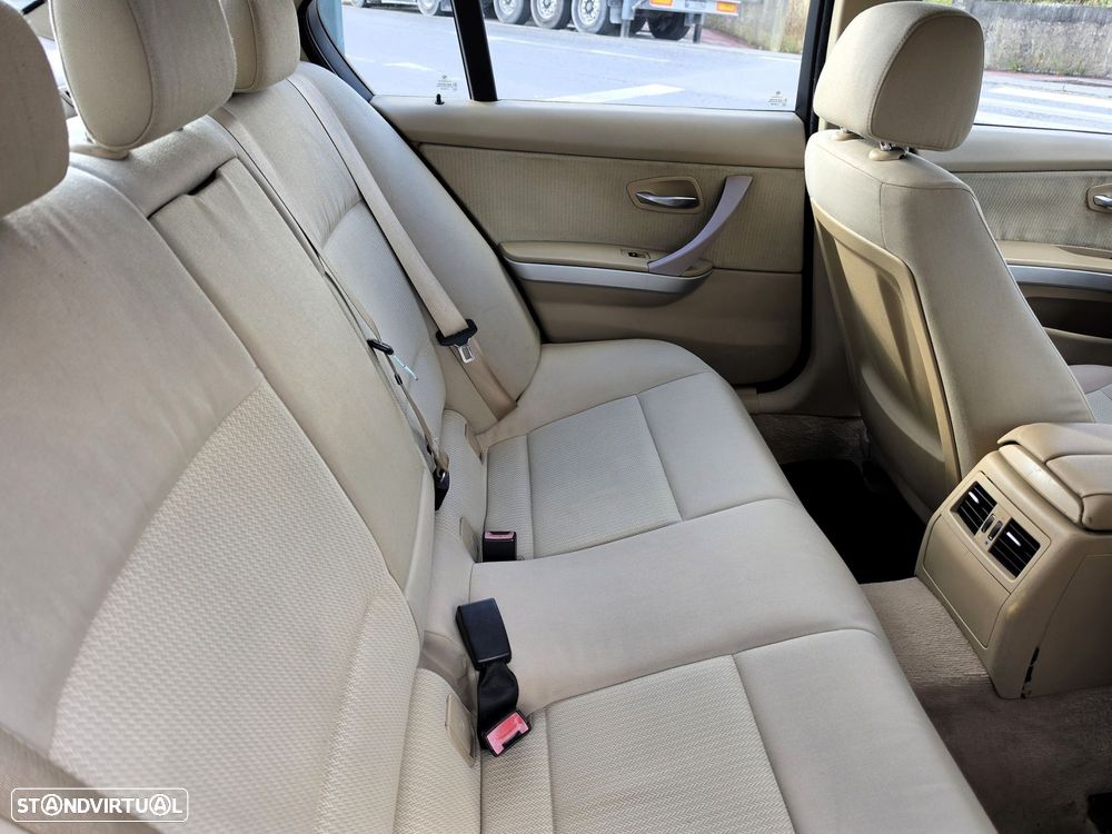 BMW 320 d xDrive - 32