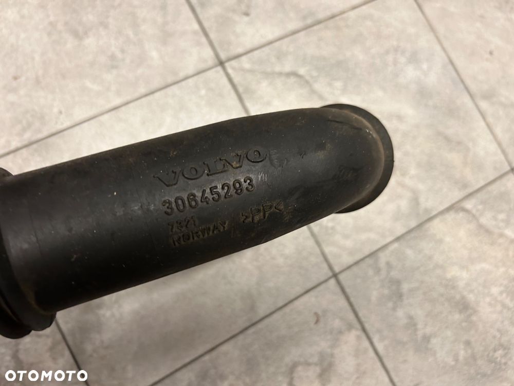 Volvo S60 V70 II S80 30645293 Rura Dolot powietrza intercoolera - 4