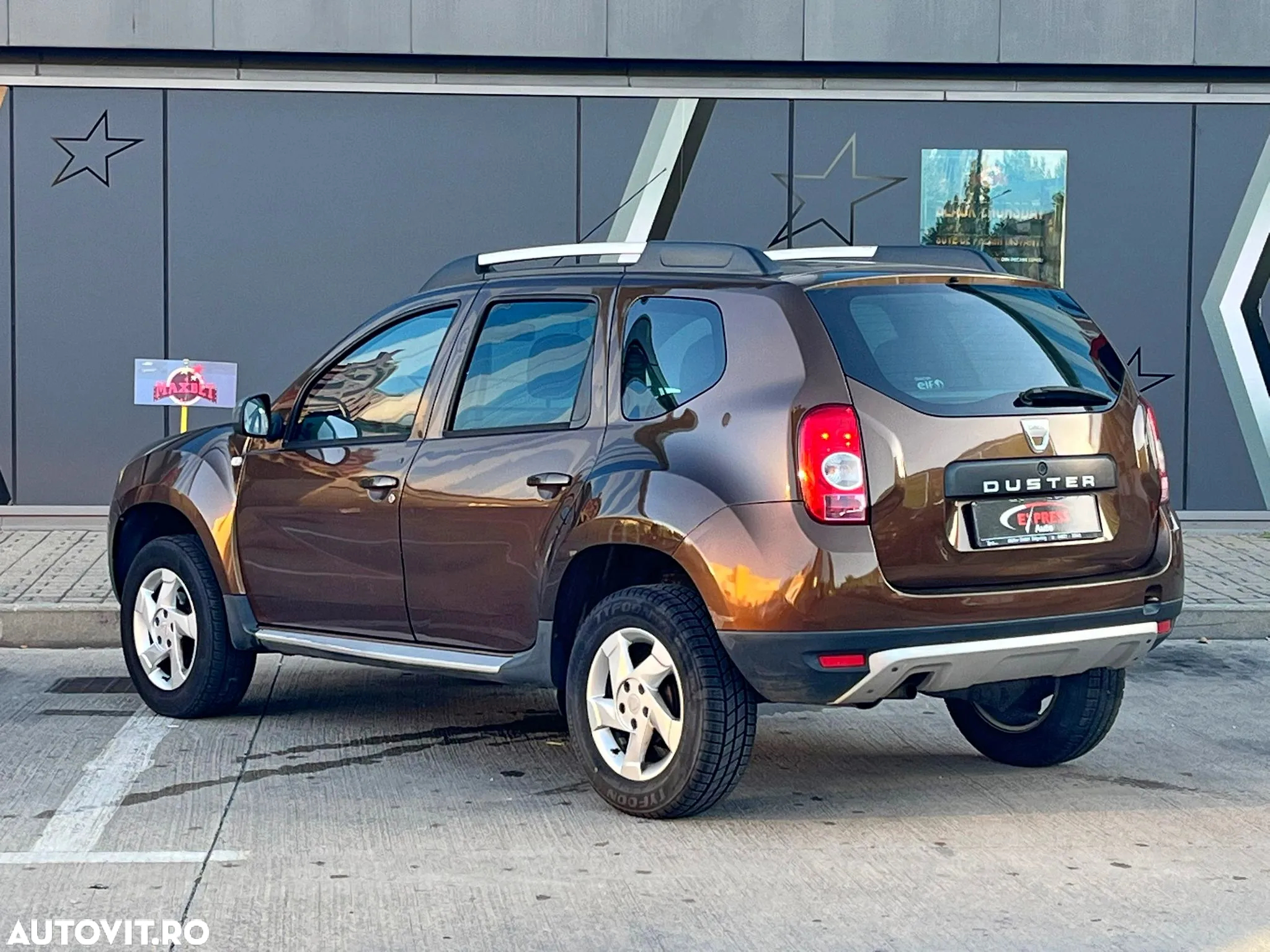 Dacia Duster 1.6 4x2 Laureate - 4