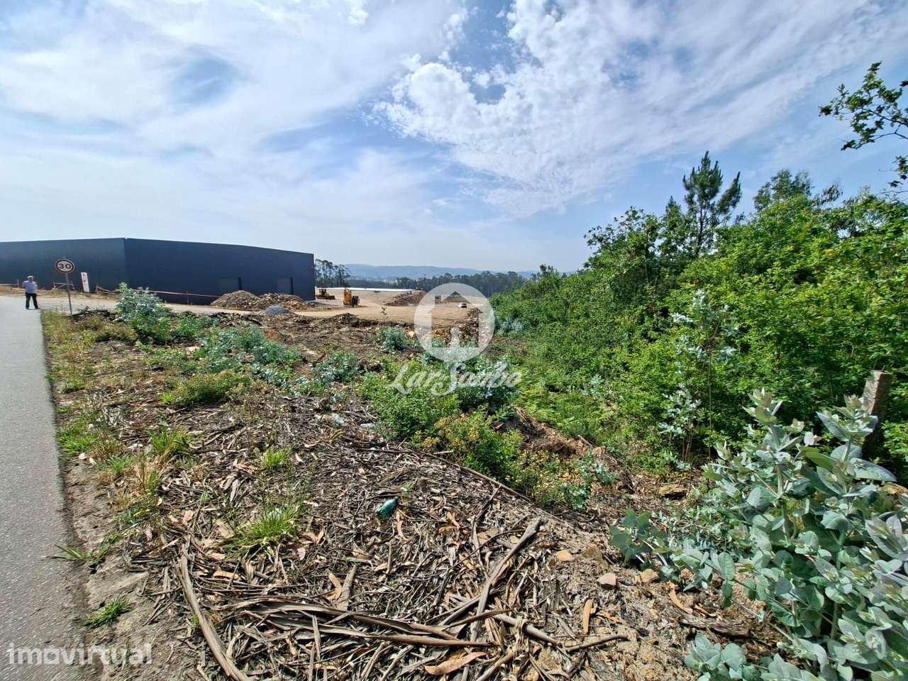 Terreno industrial 1.380 m² em Ribeirão, Vila Nova de Famalicão - Grande imagem: 4/8