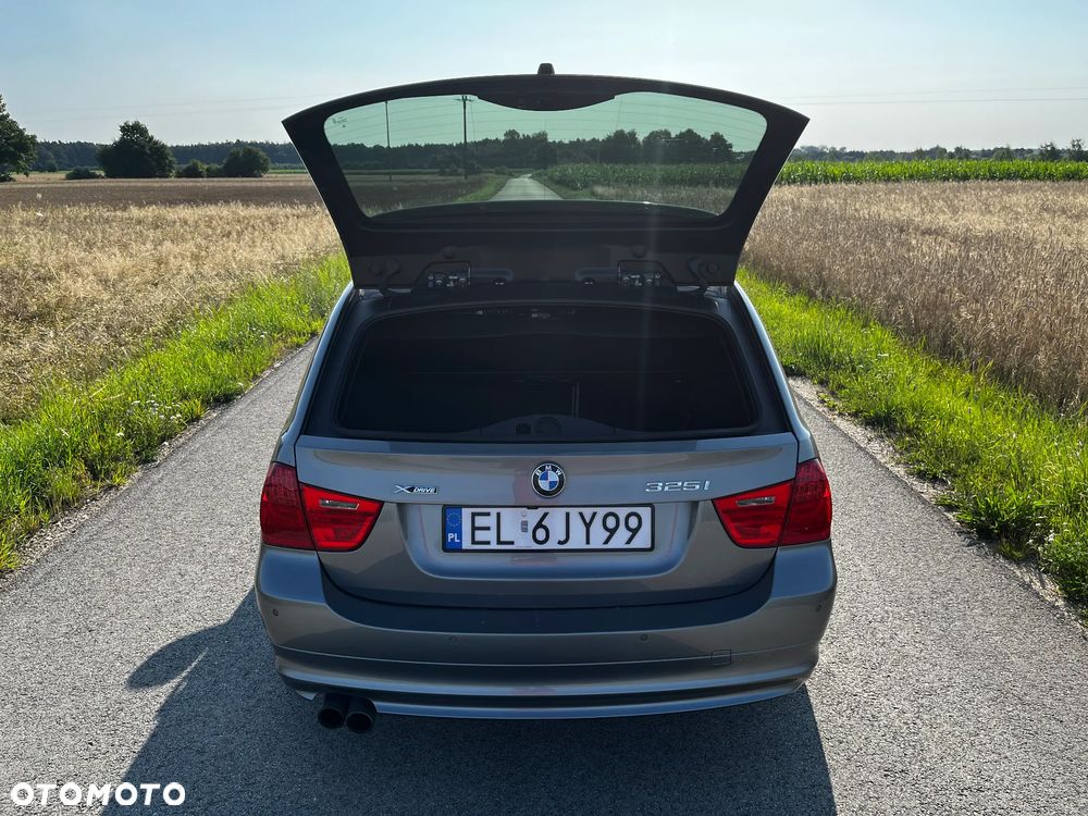 BMW Seria 3 325i xDrive - 25